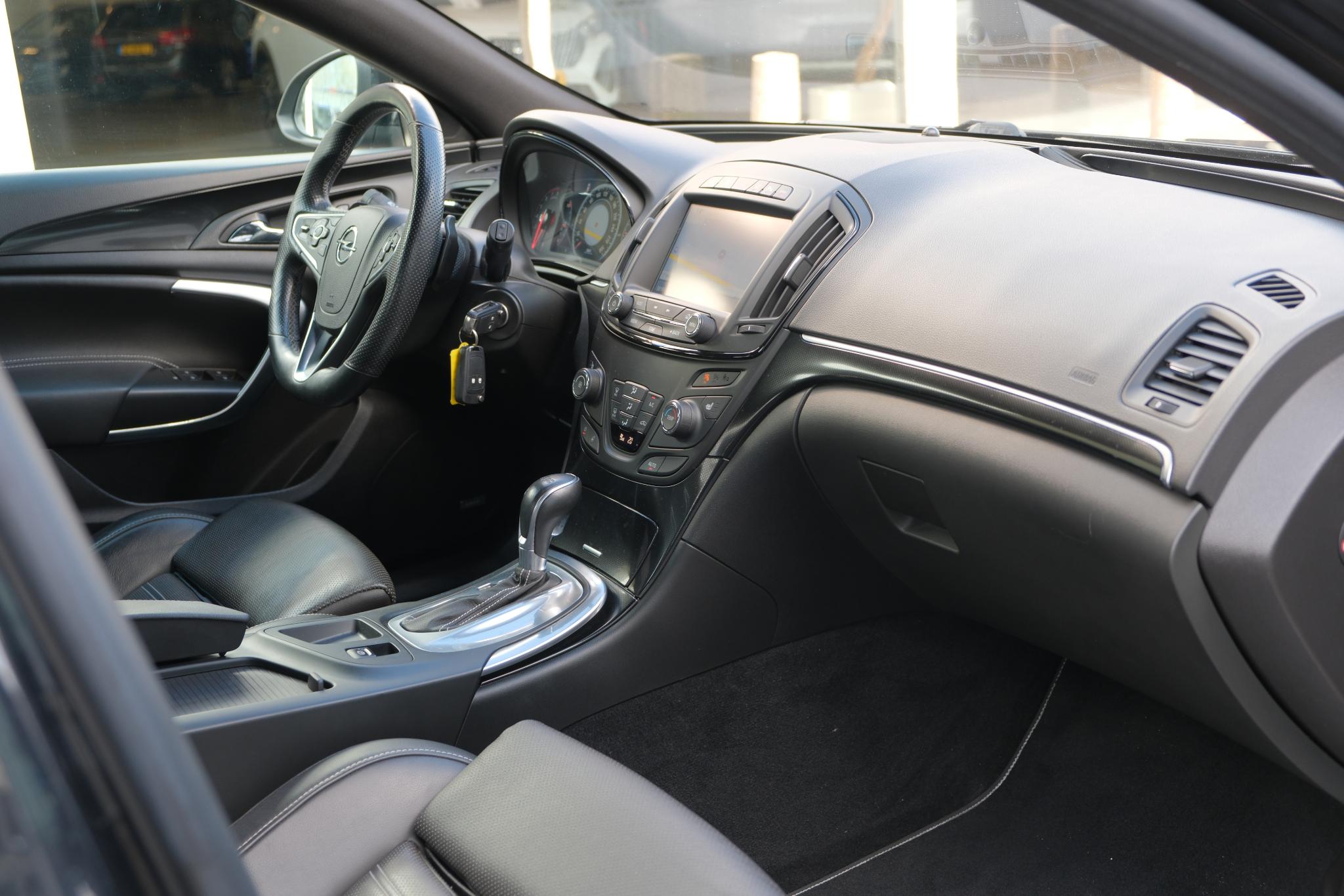 Opel Insignia 2.8 T 325pk 4x4 Aut. OPC | Navi | Climate | Leder | 20" velgen |  Bose | 2e eigenaar afbeelding 9