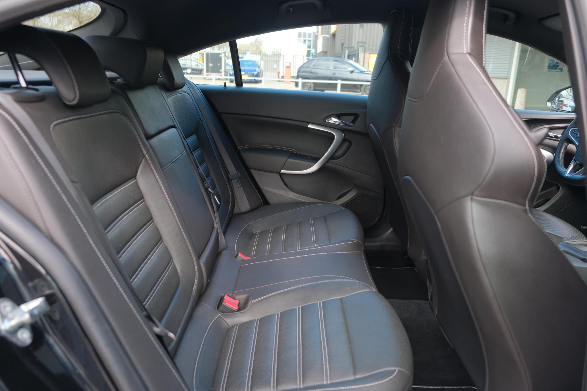 Opel Insignia 2.8 T 325pk 4x4 Aut. OPC | Navi | Climate | Leder | 20" velgen |  Bose | 2e eigenaar afbeelding 10