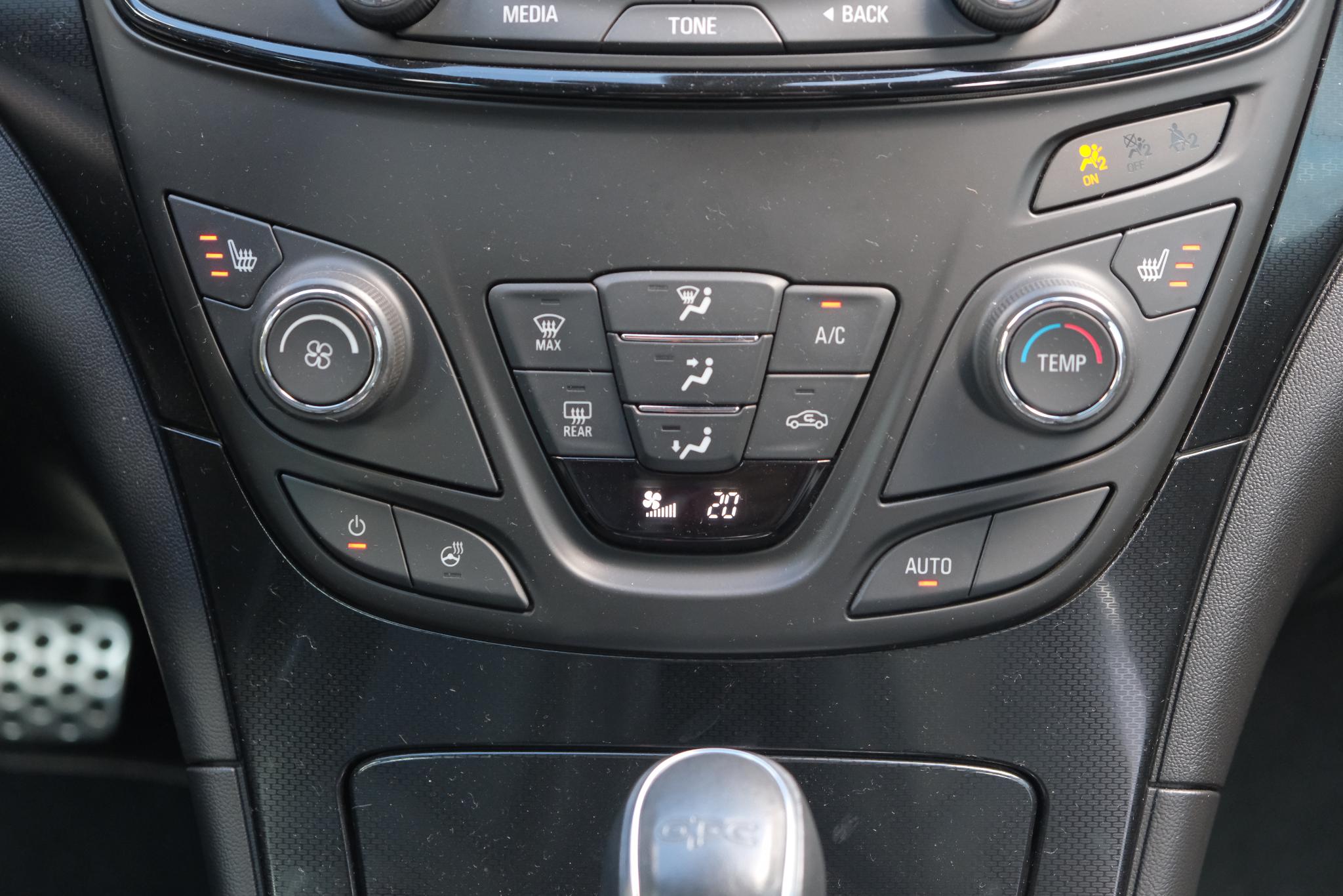 Opel Insignia 2.8 T 325pk 4x4 Aut. OPC | Navi | Climate | Leder | 20" velgen |  Bose | 2e eigenaar afbeelding 16