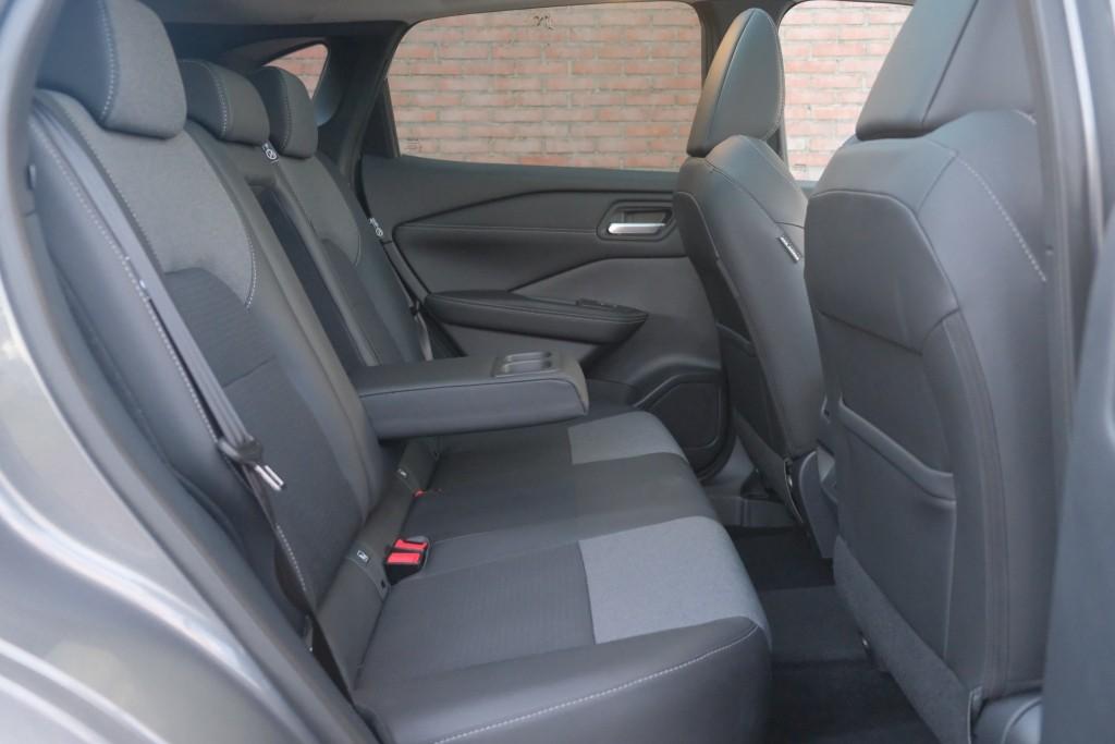 Nissan QASHQAI 1.3 MHEV 158pk Xtronic N-Connecta | Navi | App Connect | Adaptive Cruise | Panoramadak | Keyless | 360° Camera | Elektrische Achterklep | Head-up Display | Cold Pack afbeelding 3