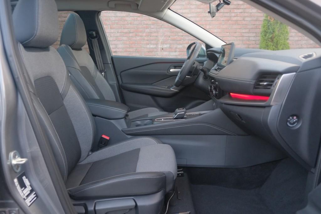 Nissan QASHQAI 1.3 MHEV 158pk Xtronic N-Connecta | Navi | App Connect | Adaptive Cruise | Panoramadak | Keyless | 360° Camera | Elektrische Achterklep | Head-up Display | Cold Pack afbeelding 4