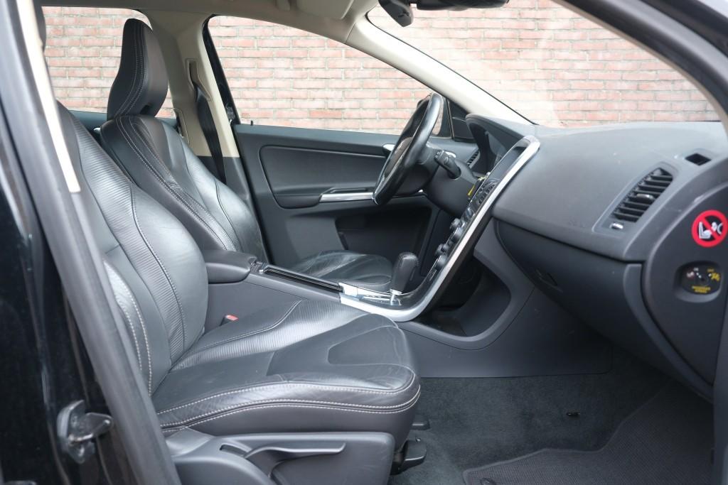 Volvo XC60 T5 241pk Aut. R-Design | Navi | Climate | Cruise | Stoelverwarming | Leder | PDC | Trekhaak afbeelding 4