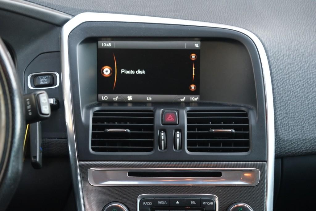 Volvo XC60 T5 241pk Aut. R-Design | Navi | Climate | Cruise | Stoelverwarming | Leder | PDC | Trekhaak afbeelding 15