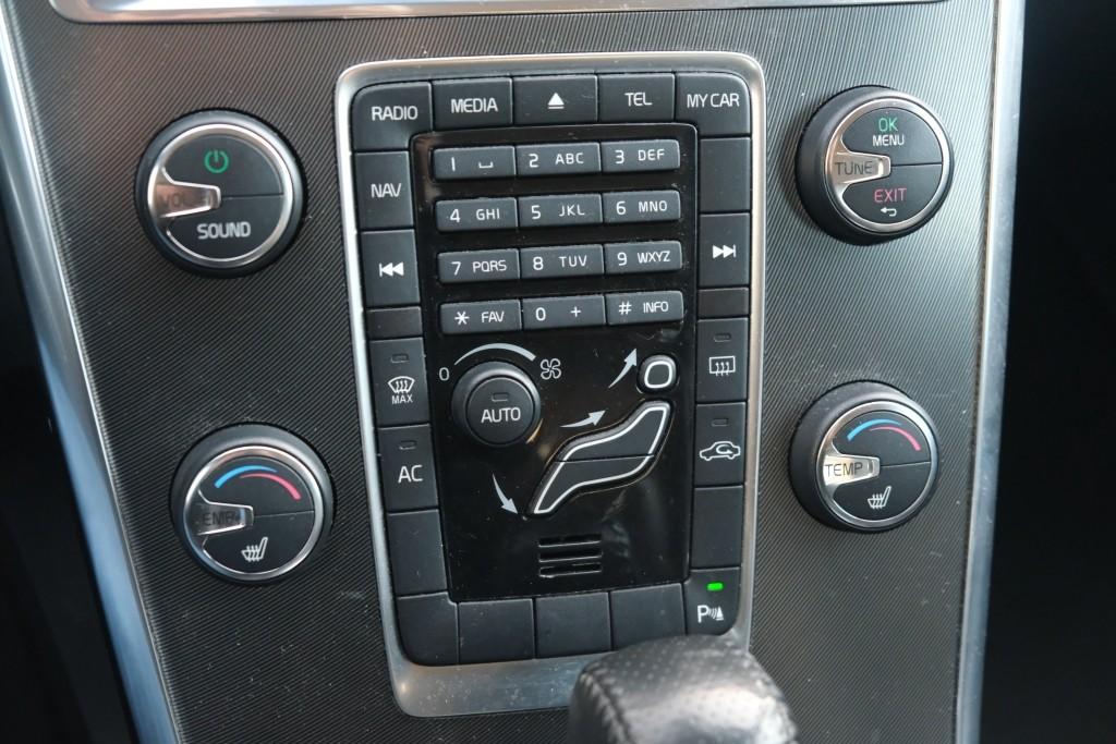 Volvo XC60 T5 241pk Aut. R-Design | Navi | Climate | Cruise | Stoelverwarming | Leder | PDC | Trekhaak afbeelding 20