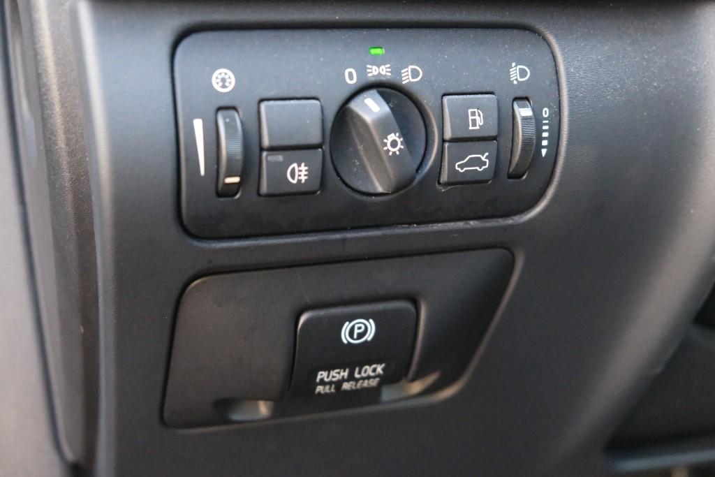 Volvo XC60 T5 241pk Aut. R-Design | Navi | Climate | Cruise | Stoelverwarming | Leder | PDC | Trekhaak afbeelding 24