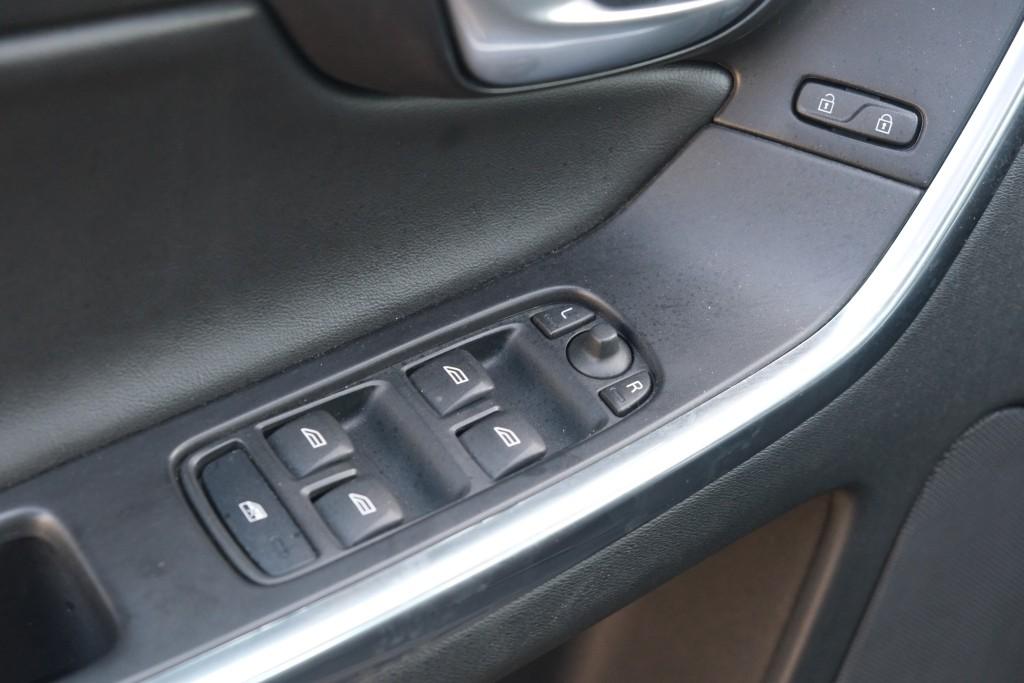 Volvo XC60 T5 241pk Aut. R-Design | Navi | Climate | Cruise | Stoelverwarming | Leder | PDC | Trekhaak afbeelding 25