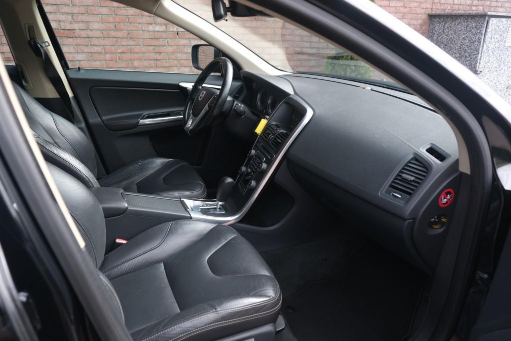 Volvo XC60 T5 241pk Aut. R-Design | Navi | Climate | Cruise | Stoelverwarming | Leder | PDC | Trekhaak afbeelding 4