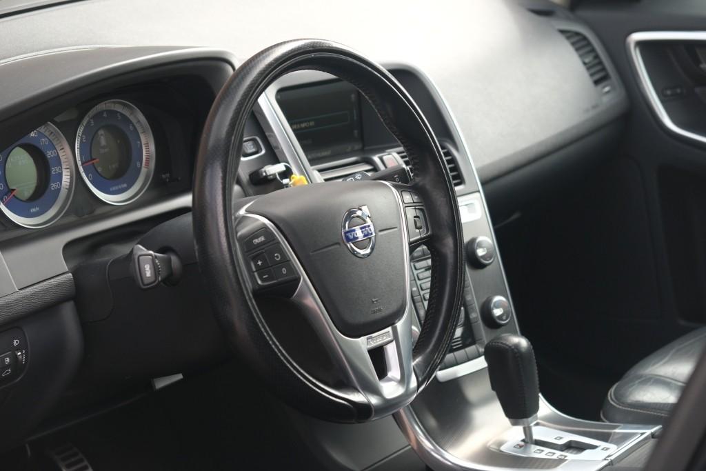 Volvo XC60 T5 241pk Aut. R-Design | Navi | Climate | Cruise | Stoelverwarming | Leder | PDC | Trekhaak afbeelding 8