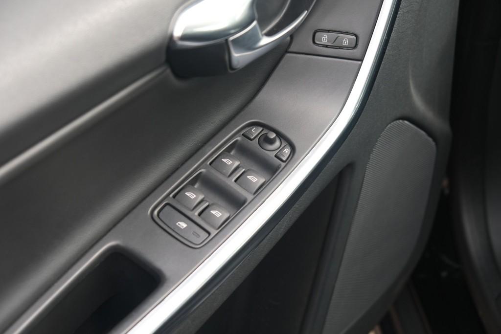 Volvo XC60 T5 241pk Aut. R-Design | Navi | Climate | Cruise | Stoelverwarming | Leder | PDC | Trekhaak afbeelding 23