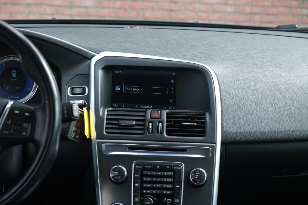 Volvo XC60 T5 241pk Aut. R-Design | Navi | Climate | Cruise | Stoelverwarming | Leder | PDC | Trekhaak afbeelding 15