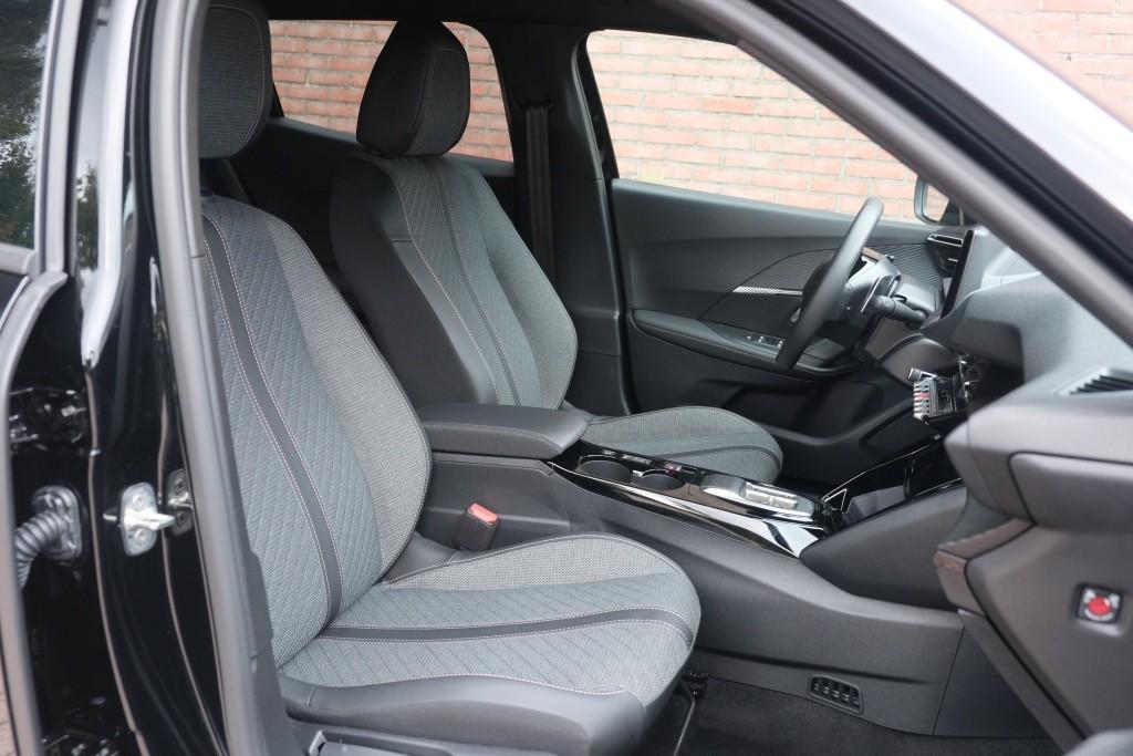 Peugeot 2008 1.2 Hybrid 145pk e-DSC6 Allure | Navi | App Connect | Adaptive Cruise | Camera | Blind Spot | PDC afbeelding 6