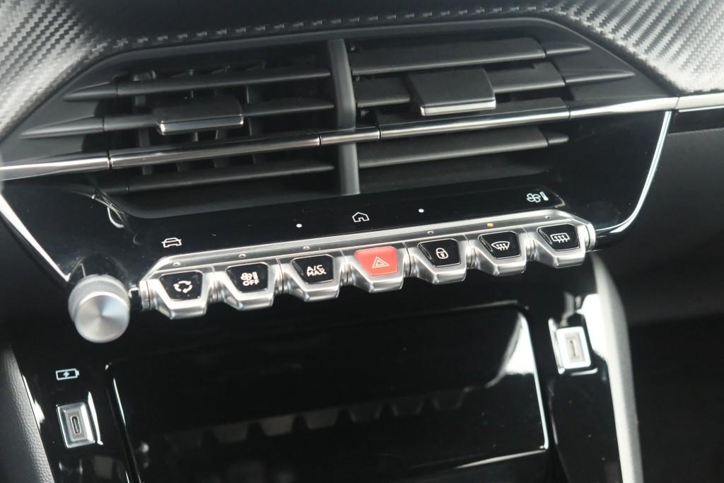 Peugeot 2008 1.2 Hybrid 145pk e-DSC6 Allure | Navi | App Connect | Adaptive Cruise | Camera | Blind Spot | PDC afbeelding 21