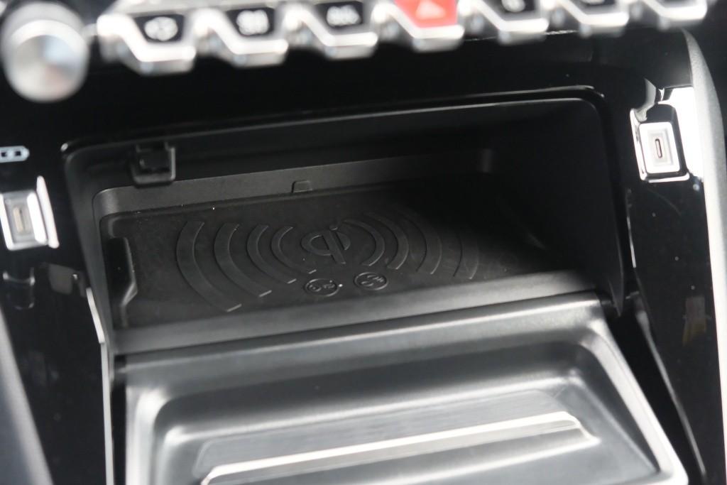 Peugeot 2008 1.2 Hybrid 145pk e-DSC6 Allure | Navi | App Connect | Adaptive Cruise | Camera | Blind Spot | PDC afbeelding 22