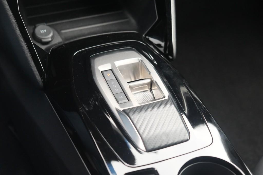 Peugeot 2008 1.2 Hybrid 145pk e-DSC6 Allure | Navi | App Connect | Adaptive Cruise | Camera | Blind Spot | PDC afbeelding 23