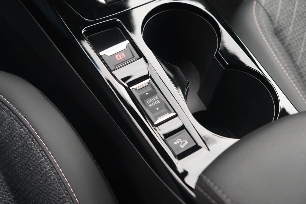 Peugeot 2008 1.2 Hybrid 145pk e-DSC6 Allure | Navi | App Connect | Adaptive Cruise | Camera | Blind Spot | PDC afbeelding 24