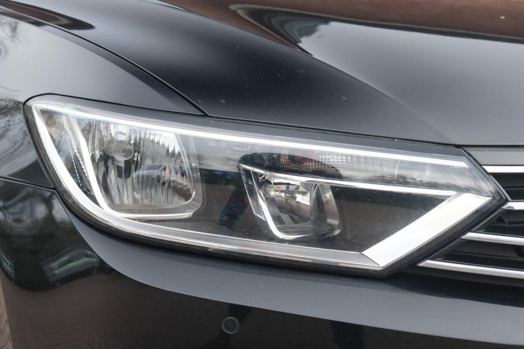 Volkswagen Passat 1.4 TSi 150pk DSG Variant Comfortline Business | Navi | App Connect | Climate | Adaptive Cruise | Camera | Stoelverwarming | Trekhaak afbeelding 2