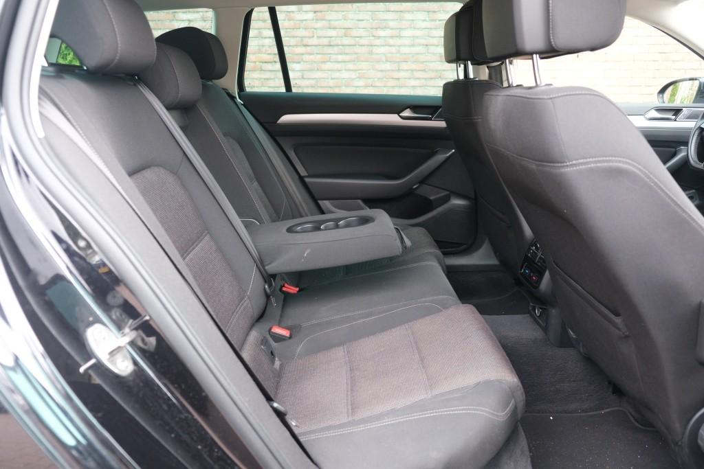 Volkswagen Passat 1.4 TSi 150pk DSG Variant Comfortline Business | Navi | App Connect | Climate | Adaptive Cruise | Camera | Stoelverwarming | Trekhaak afbeelding 3