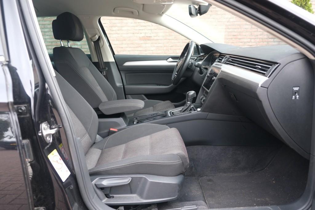 Volkswagen Passat 1.4 TSi 150pk DSG Variant Comfortline Business | Navi | App Connect | Climate | Adaptive Cruise | Camera | Stoelverwarming | Trekhaak afbeelding 4