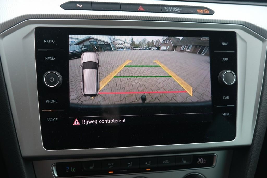 Volkswagen Passat 1.4 TSi 150pk DSG Variant Comfortline Business | Navi | App Connect | Climate | Adaptive Cruise | Camera | Stoelverwarming | Trekhaak afbeelding 20