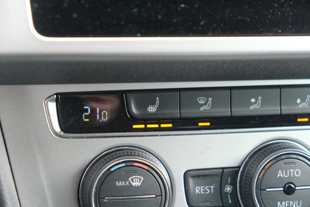 Volkswagen Passat 1.4 TSi 150pk DSG Variant Comfortline Business | Navi | App Connect | Climate | Adaptive Cruise | Camera | Stoelverwarming | Trekhaak afbeelding 22