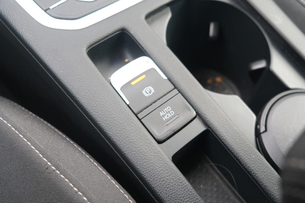 Volkswagen Passat 1.4 TSi 150pk DSG Variant Comfortline Business | Navi | App Connect | Climate | Adaptive Cruise | Camera | Stoelverwarming | Trekhaak afbeelding 25