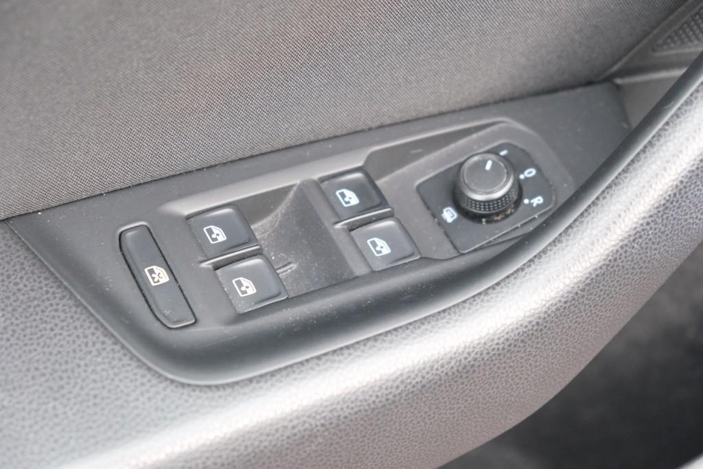 Volkswagen Passat 1.4 TSi 150pk DSG Variant Comfortline Business | Navi | App Connect | Climate | Adaptive Cruise | Camera | Stoelverwarming | Trekhaak afbeelding 26