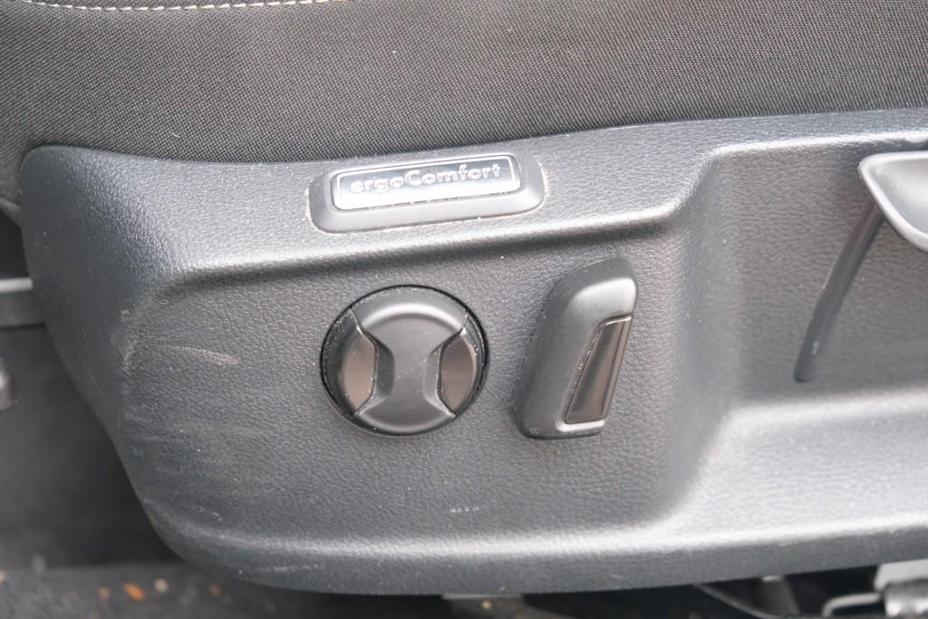 Volkswagen Passat 1.4 TSi 150pk DSG Variant Comfortline Business | Navi | App Connect | Climate | Adaptive Cruise | Camera | Stoelverwarming | Trekhaak afbeelding 28