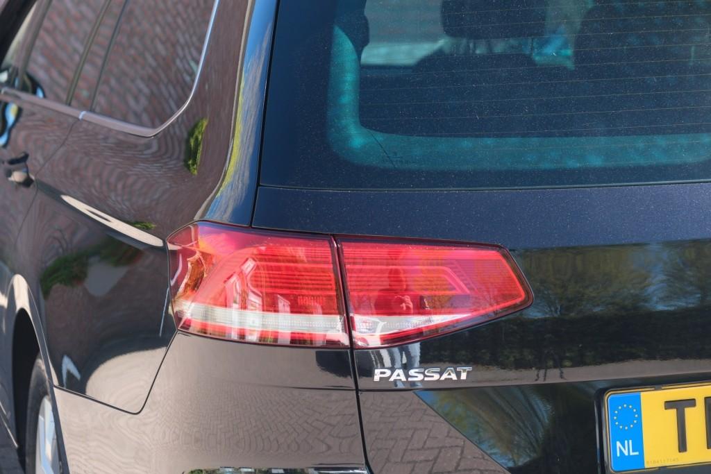 Volkswagen Passat 1.4 TSi 150pk DSG Variant Comfortline Business | Navi | App Connect | Climate | Adaptive Cruise | Camera | Stoelverwarming | Trekhaak afbeelding 29