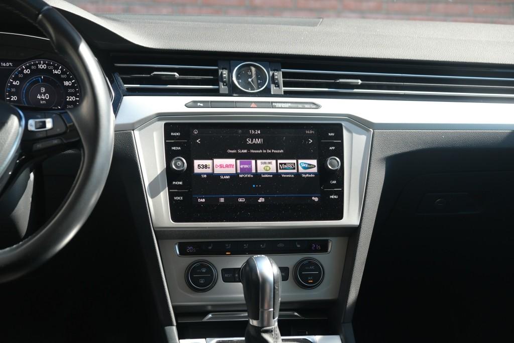 Volkswagen Passat 1.4 TSi 150pk DSG Variant Comfortline Business | Navi | App Connect | Climate | Adaptive Cruise | Camera | Stoelverwarming | Trekhaak afbeelding 15