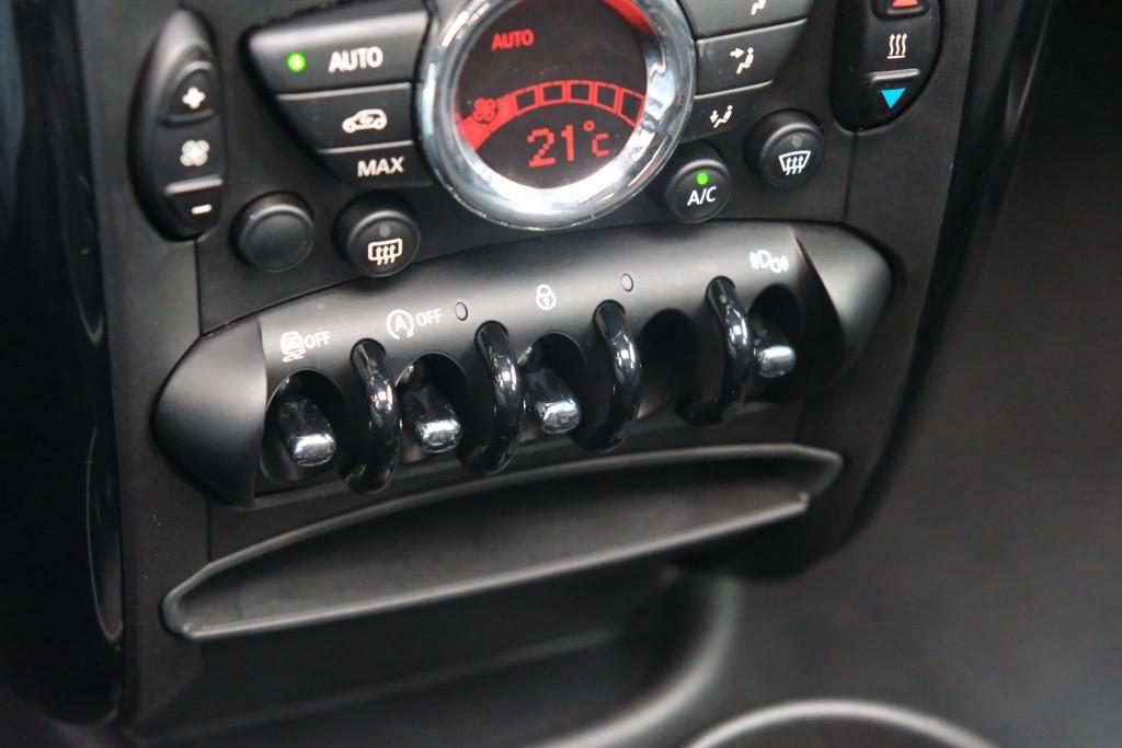 MINI Countryman 1.6 One 98pk Pepper | NL Auto ! | Navi | Climate | Cruise | Panoramadak | PDC afbeelding 21