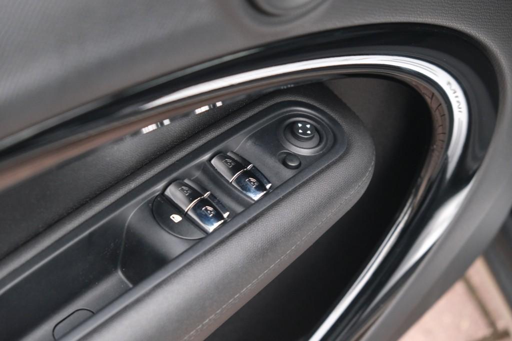 MINI Countryman 1.6 One 98pk Pepper | NL Auto ! | Navi | Climate | Cruise | Panoramadak | PDC afbeelding 24