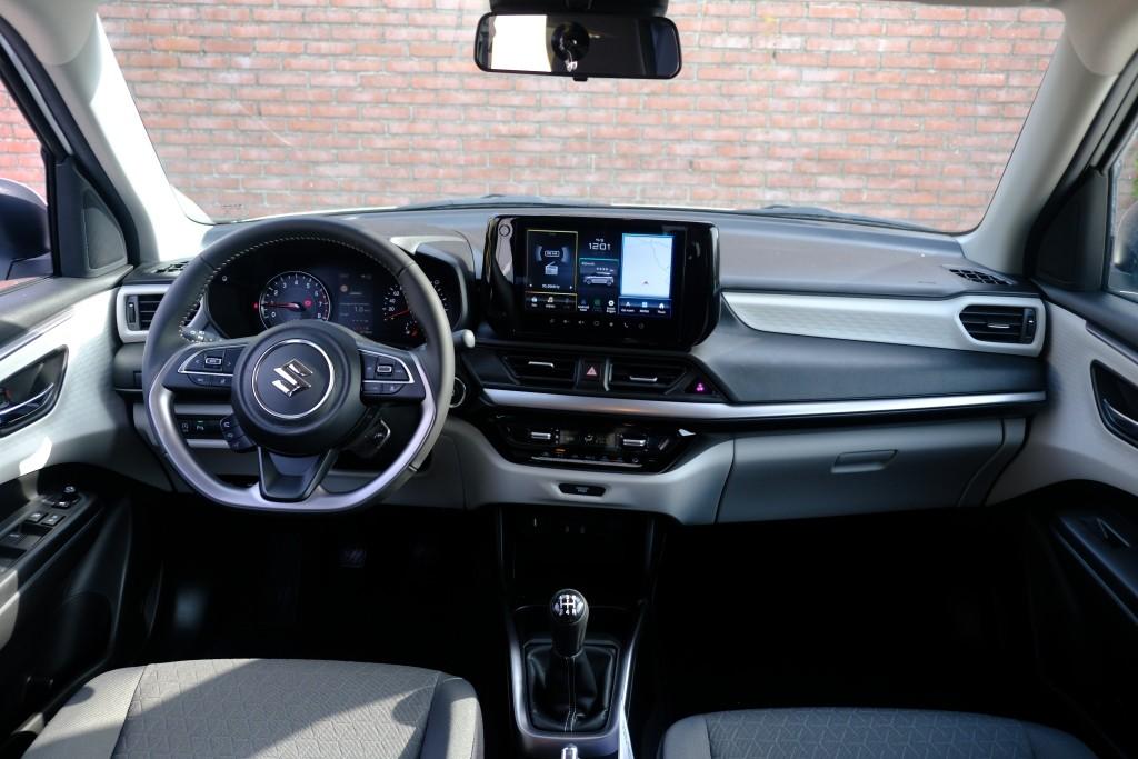 Suzuki Swift 1.2 82pk Style Smart Hybrid | Navi | App Connect | Climate | Adaptive Cruise | Camera | Keyless | Stoelverwarming afbeelding 7