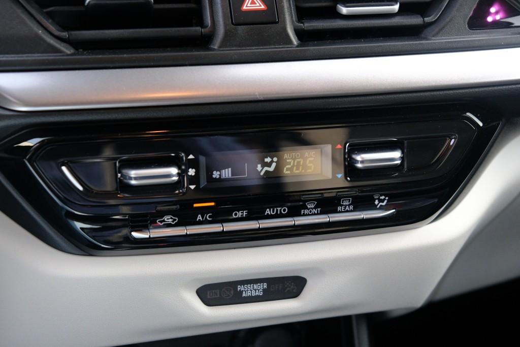 Suzuki Swift 1.2 82pk Style Smart Hybrid | Navi | App Connect | Climate | Adaptive Cruise | Camera | Keyless | Stoelverwarming afbeelding 19