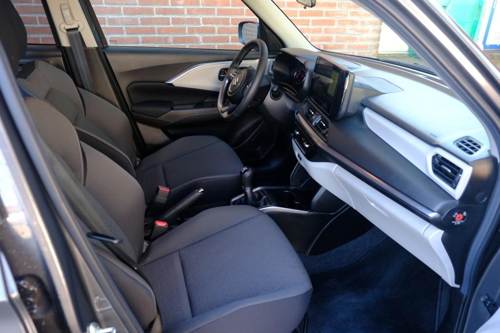 Suzuki Swift 1.2 82pk Style Smart Hybrid | Navi | App Connect | Climate | Adaptive Cruise | Camera | Keyless | Stoelverwarming afbeelding 4