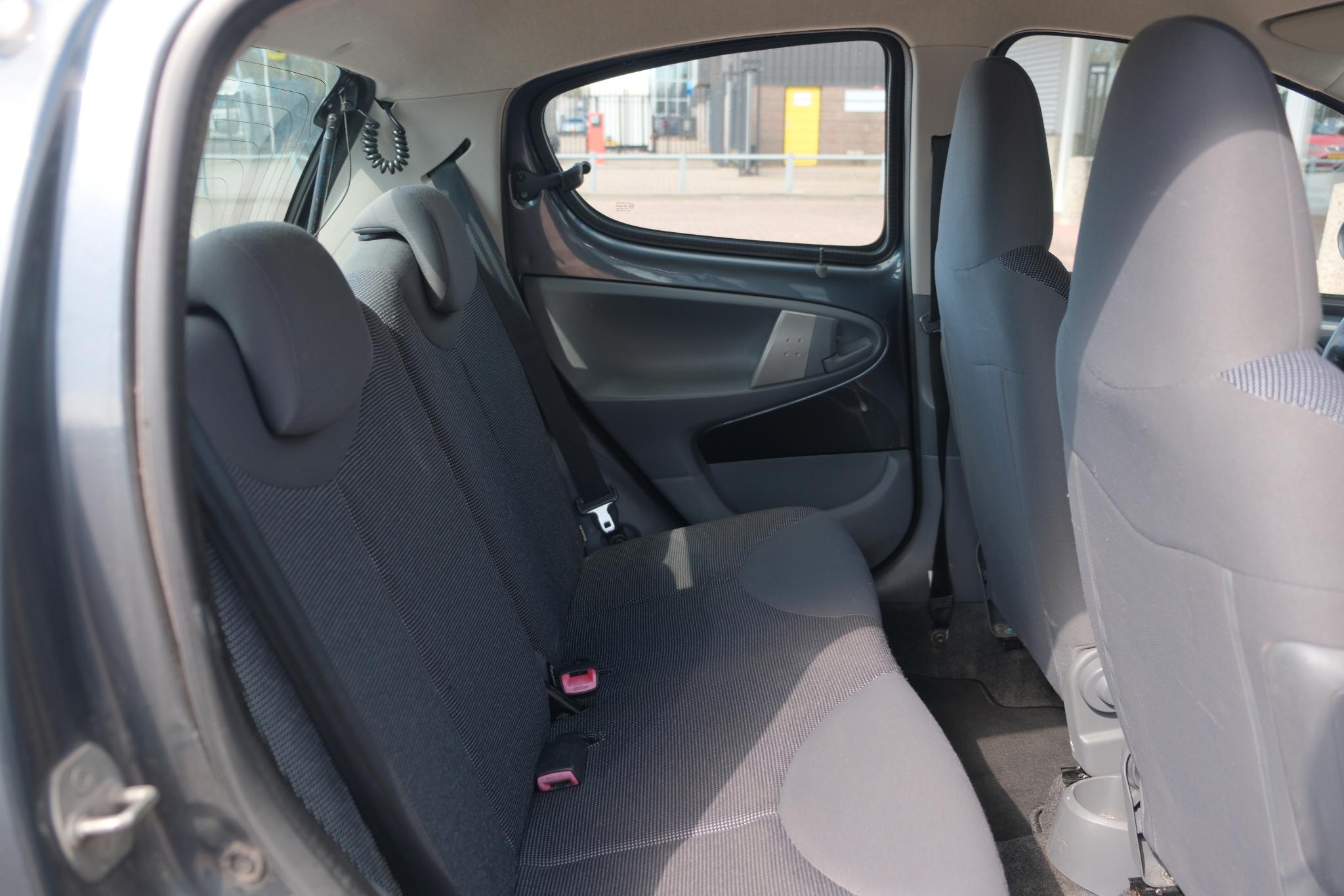 Peugeot 107 1.0-12V 68pk Aut. 5-drs XS | Airco | Elektrische ramen | Radio-CD afbeelding 8