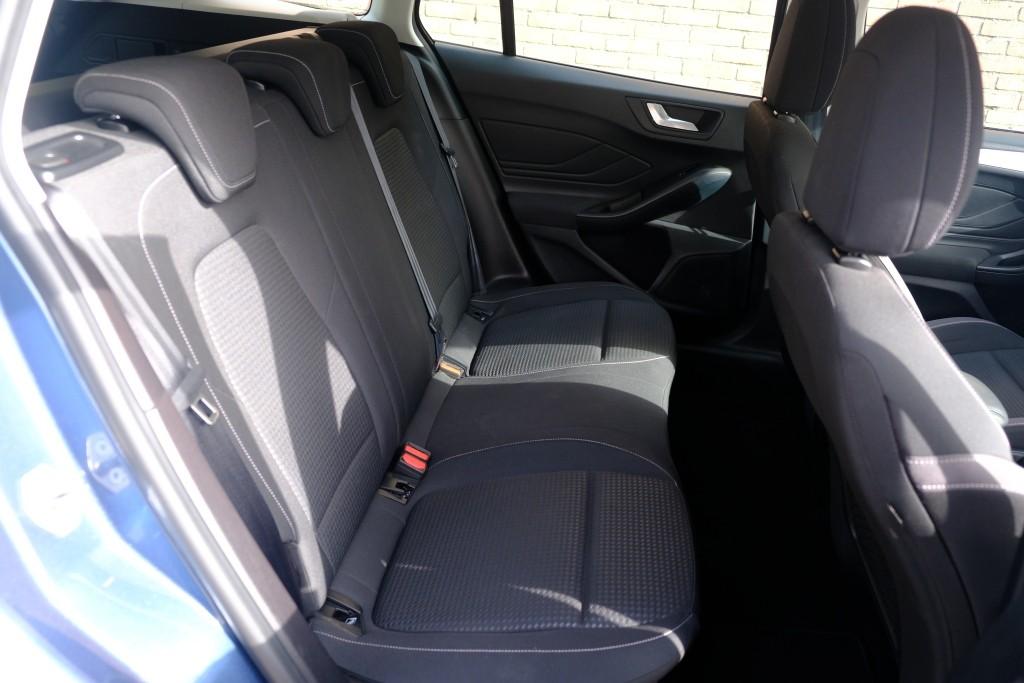 Ford Focus 1.0 EcoBoost 100pk Wagon Trend Edition Business | Navi | App Connect | Climate | Cruise | Keyless | PDC afbeelding 3