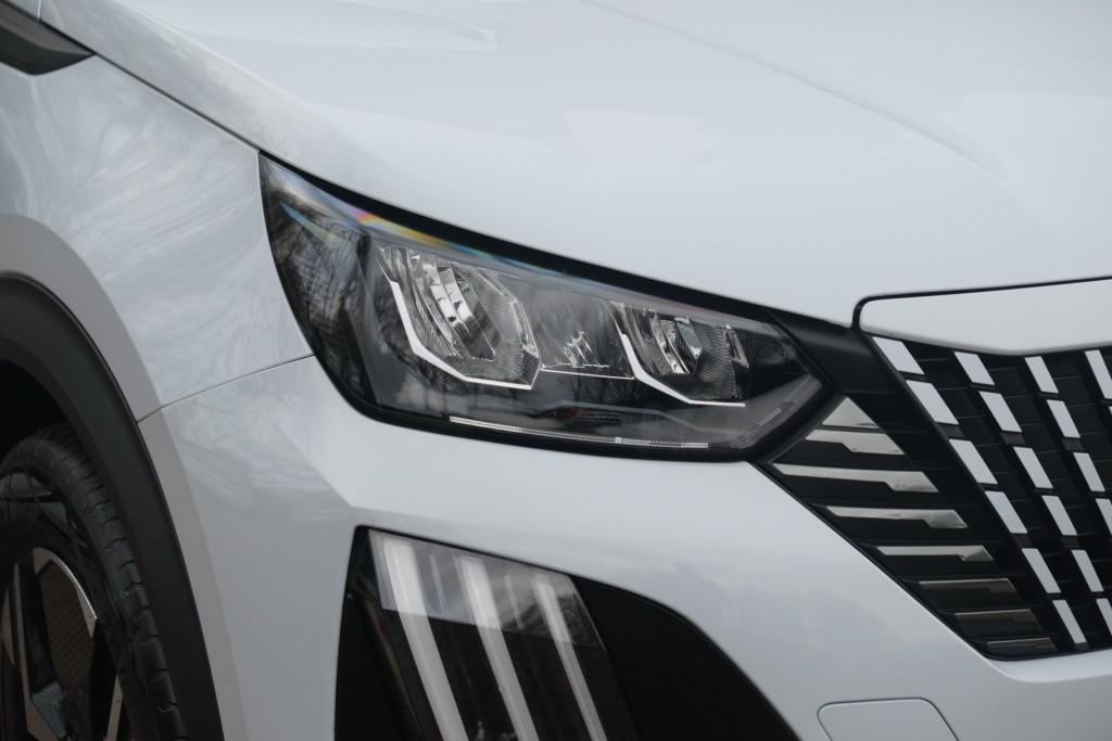 Peugeot 2008 1.2 Hybrid 145pk e-DCS6 Allure | Navi | App Connect | Adaptive Cruise | Camera | Blind Spot | Stoelverwarming | PDC afbeelding 2