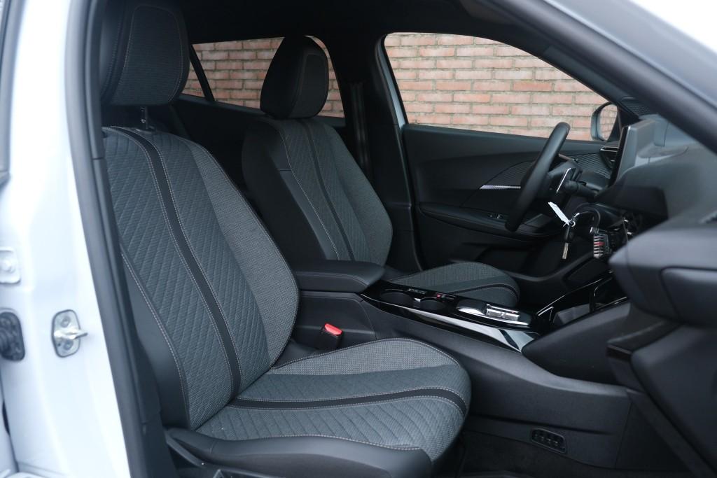 Peugeot 2008 1.2 Hybrid 145pk e-DCS6 Allure | Navi | App Connect | Adaptive Cruise | Camera | Blind Spot | Stoelverwarming | PDC afbeelding 5