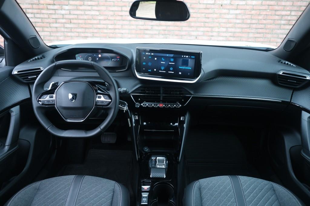 Peugeot 2008 1.2 Hybrid 145pk e-DCS6 Allure | Navi | App Connect | Adaptive Cruise | Camera | Blind Spot | Stoelverwarming | PDC afbeelding 6