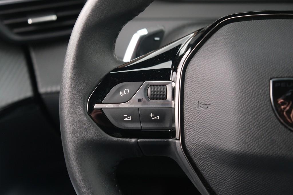 Peugeot 2008 1.2 Hybrid 145pk e-DCS6 Allure | Navi | App Connect | Adaptive Cruise | Camera | Blind Spot | Stoelverwarming | PDC afbeelding 8