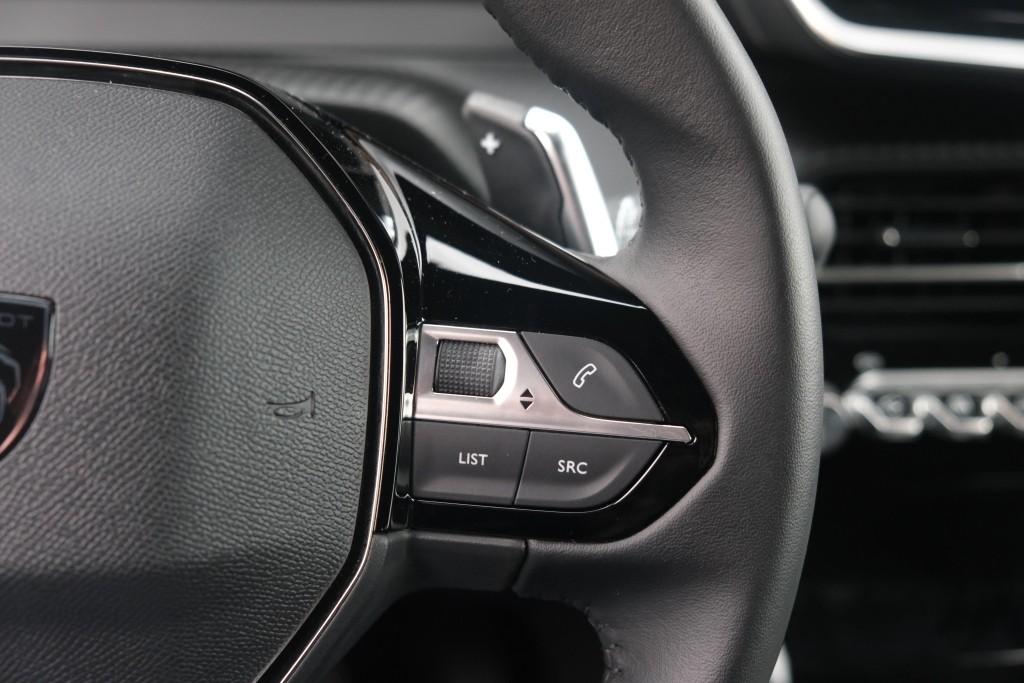 Peugeot 2008 1.2 Hybrid 145pk e-DCS6 Allure | Navi | App Connect | Adaptive Cruise | Camera | Blind Spot | Stoelverwarming | PDC afbeelding 9