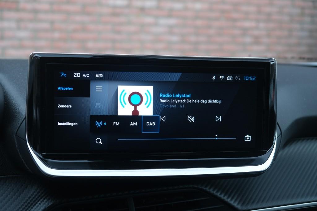 Peugeot 2008 1.2 Hybrid 145pk e-DCS6 Allure | Navi | App Connect | Adaptive Cruise | Camera | Blind Spot | Stoelverwarming | PDC afbeelding 16