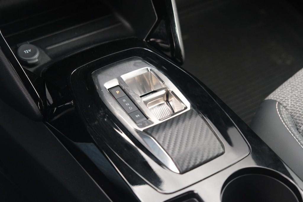 Peugeot 2008 1.2 Hybrid 145pk e-DCS6 Allure | Navi | App Connect | Adaptive Cruise | Camera | Blind Spot | Stoelverwarming | PDC afbeelding 21