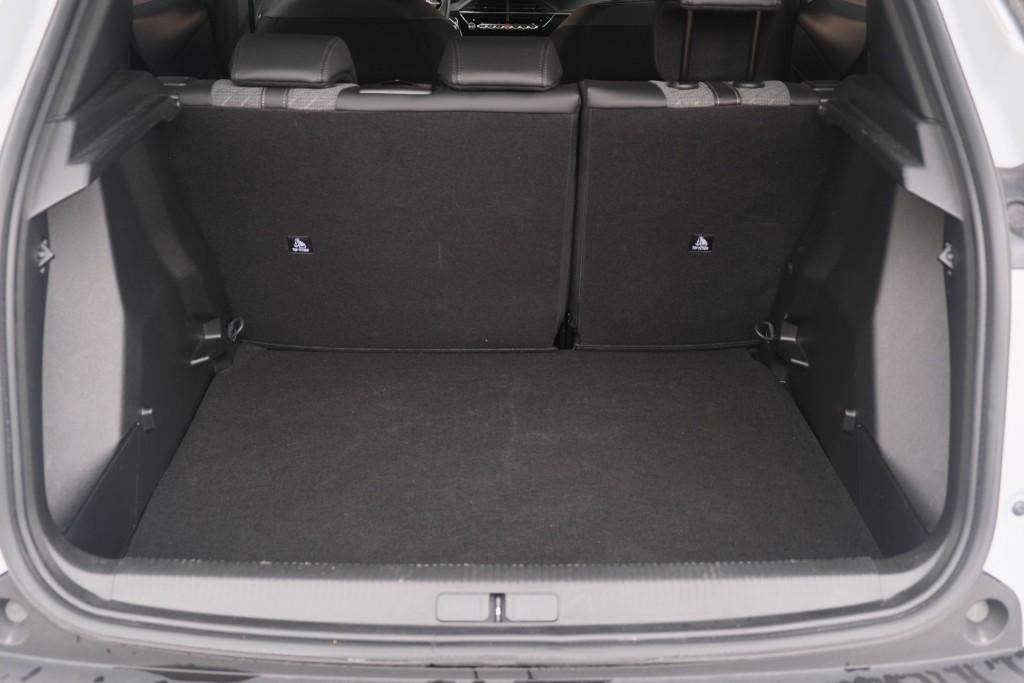 Peugeot 2008 1.2 Hybrid 145pk e-DCS6 Allure | Navi | App Connect | Adaptive Cruise | Camera | Blind Spot | Stoelverwarming | PDC afbeelding 28