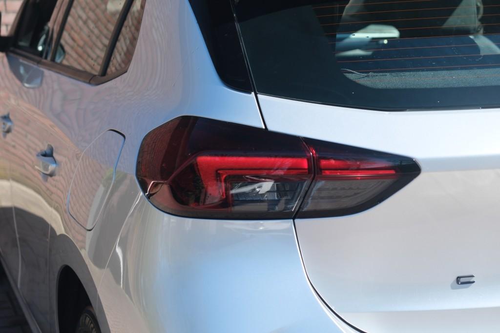 Opel Corsa 1.2 Turbo 100pk EAT8 GS | App Connect | Airco | Cruise | Camera | Blind Spot | PDC afbeelding 26