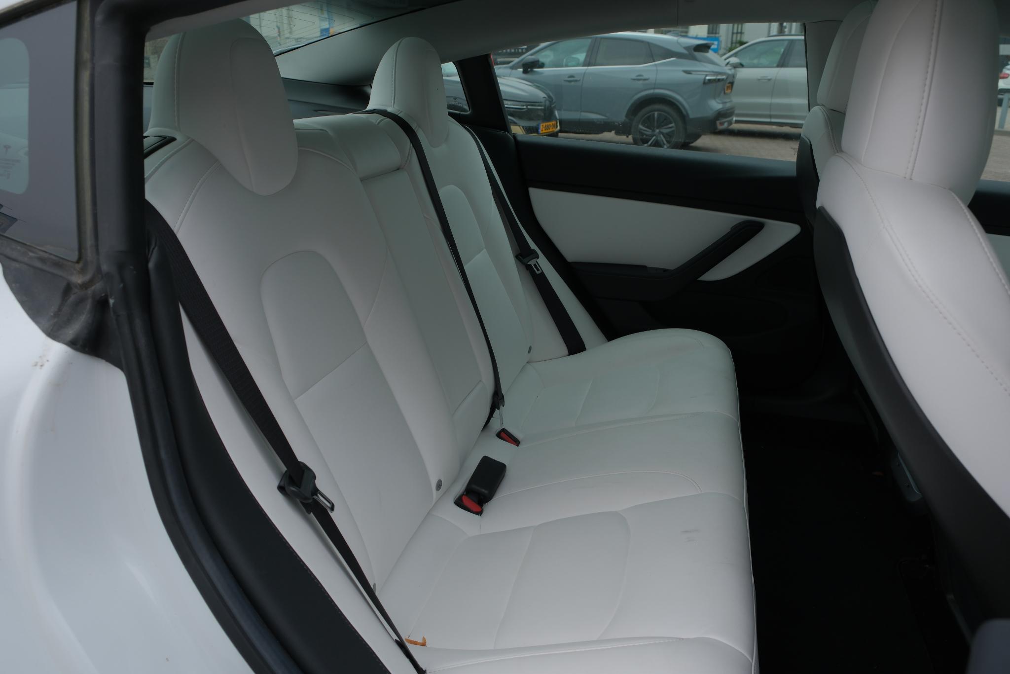 Tesla Model 3 Long Range AWD 75 kWh | Auto Pilot | Panoramadak | Stoelverwarming afbeelding 9