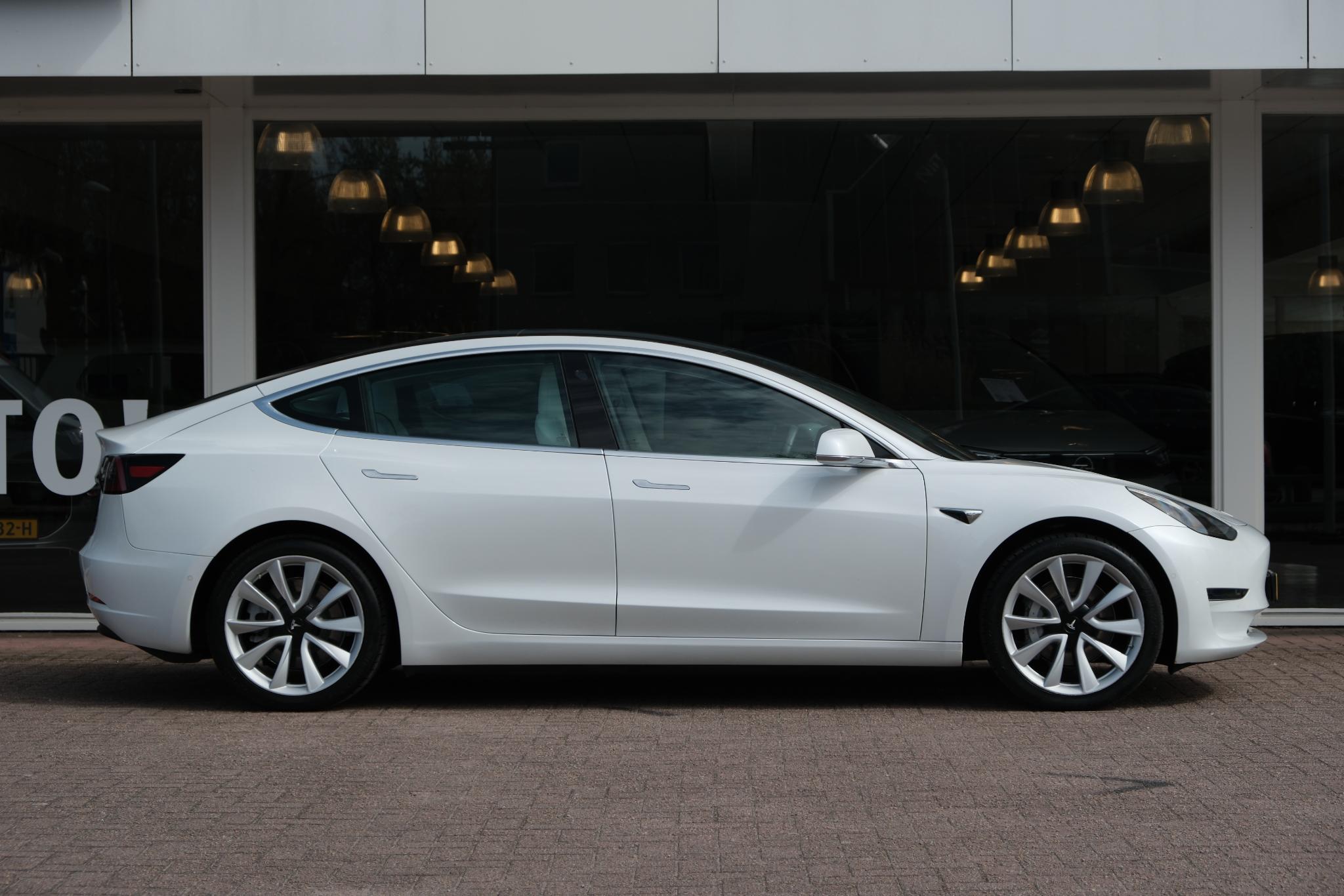 Tesla Model 3 Long Range AWD 75 kWh | Navi | Auto Pilot | Panoramadak | Stoelverwarming afbeelding 4