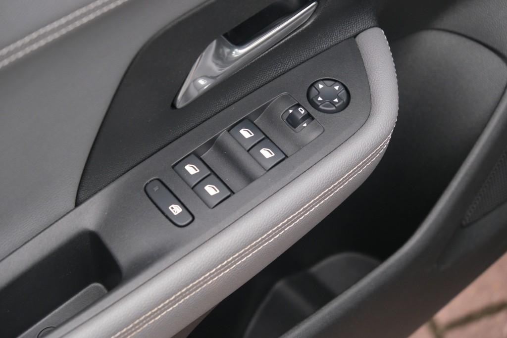 Opel Mokka 1.2 Turbo 130pk EAT8 Elegance | Navi | App Connect | Climate | Cruise | Camera | PDC afbeelding 25