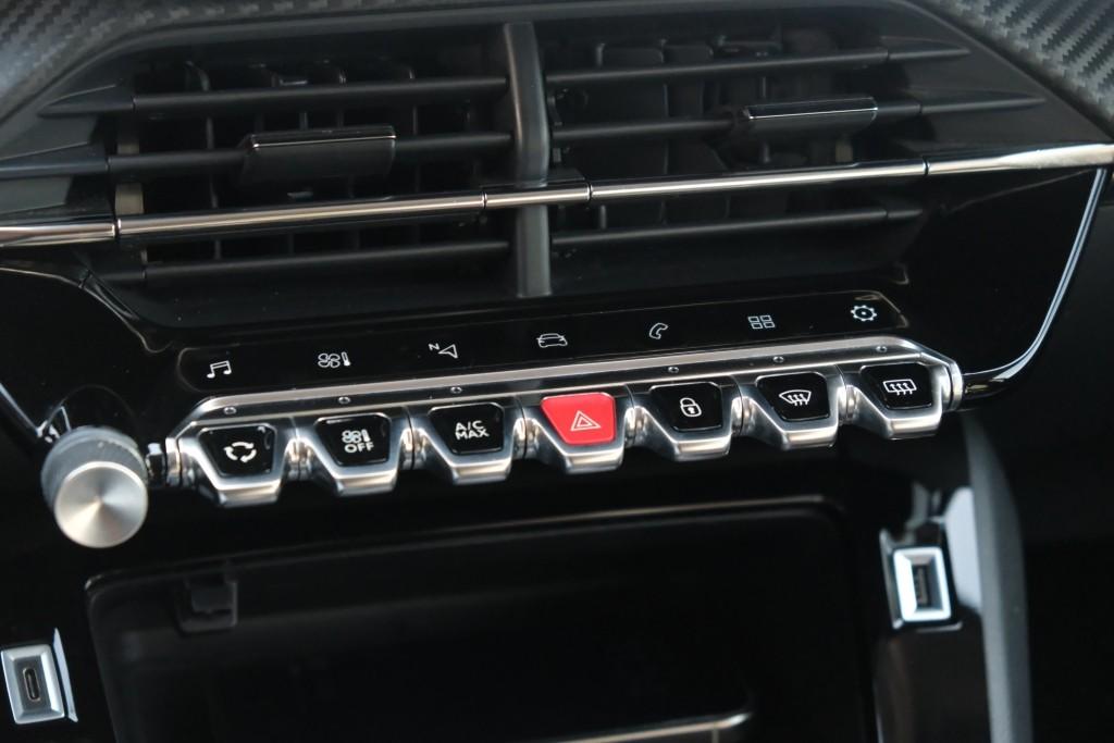 Peugeot 2008 1.2 PureTech 130pk Allure | Navi | App Connect | Climate | Cruise | Camera | Keyless | Trekhaak afbeelding 22