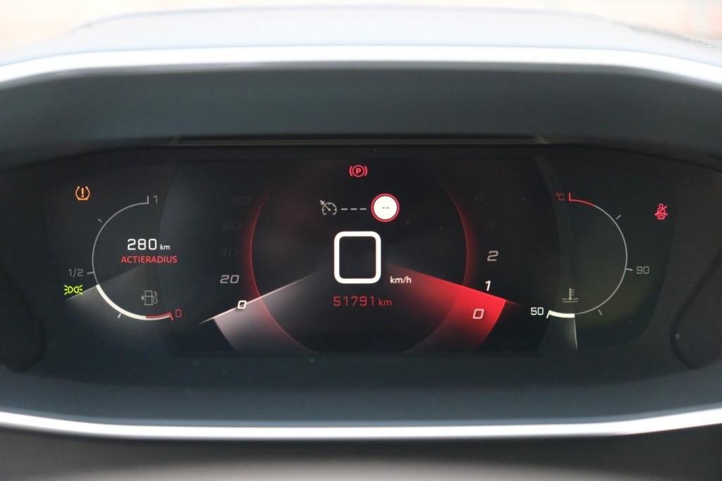 Peugeot 2008 1.2 PureTech 130pk Allure | Navi | App Connect | Climate | Cruise | Camera | Keyless | Trekhaak afbeelding 11